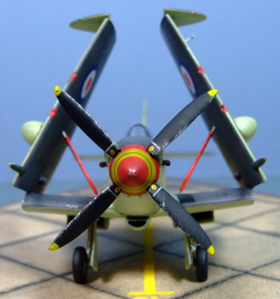 Supermarine Seafire F17, 1:48