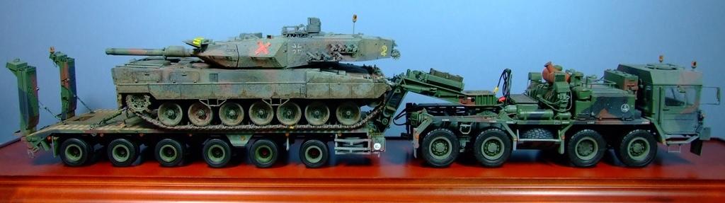 SL756 (Franziska) and Leopard 2A5, 1:35