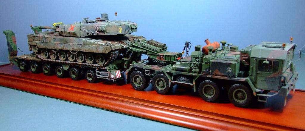 SL756 (Franziska) and Leopard 2A5, 1:35