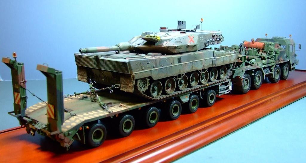 SL756 (Franziska) and Leopard 2A5, 1:35