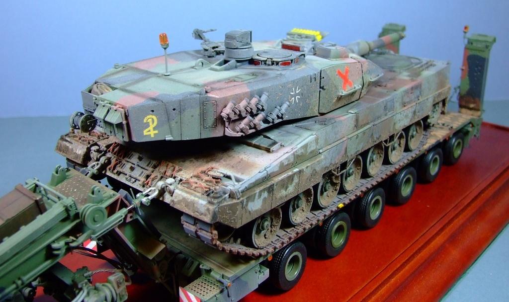 SL756 (Franziska) and Leopard 2A5, 1:35