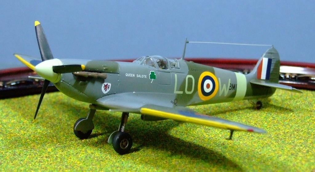 Supermarine Spitfire Vb, Sqdn Ldr Brendan "Paddy" Finucane, 1942, 1:72