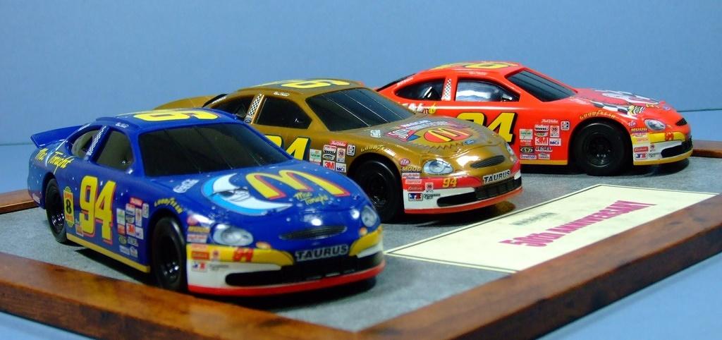 "Limited Edition" Revell Nascar 1:25