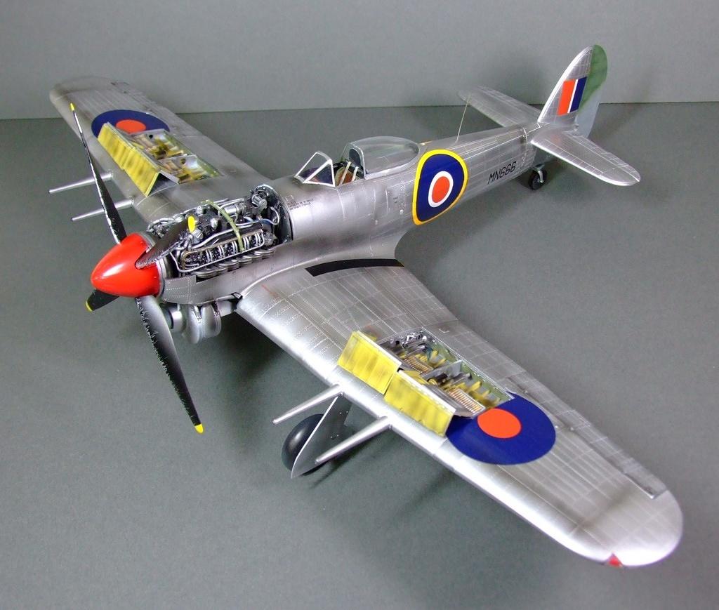 Hawker Typhoon Mk.Ib, 1:24