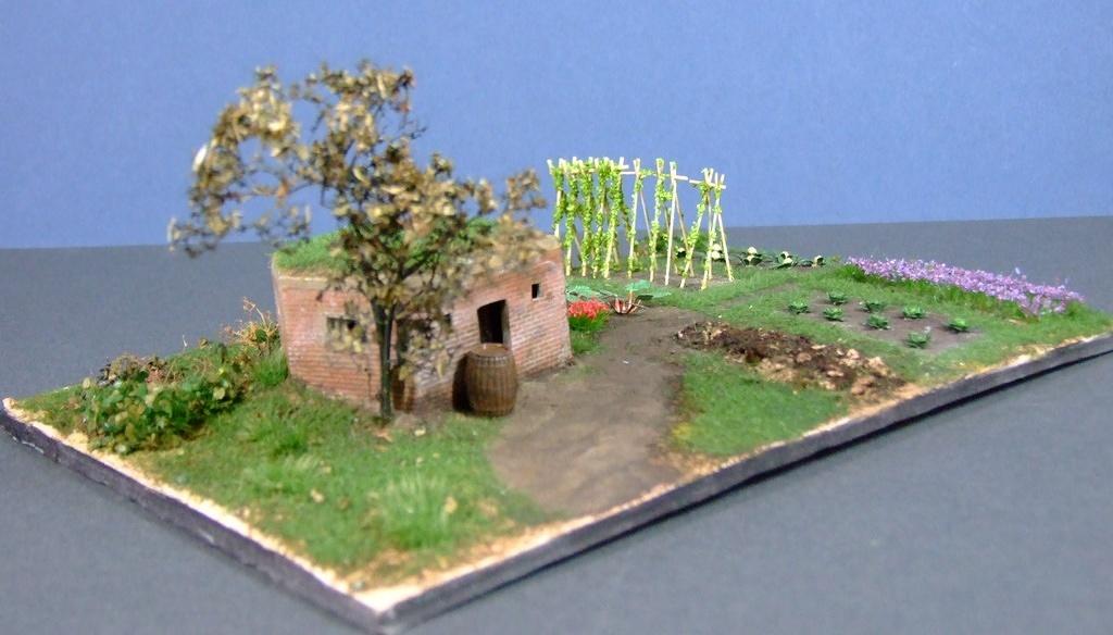 "Dug for Victory," Type 24, Southern Railway pill box and allotment, 1:76