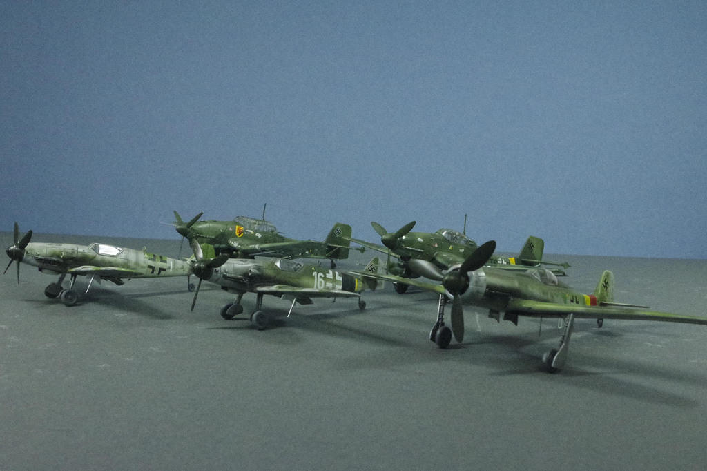 Ju 87x 2, Bg-104 x 2, Tu-132